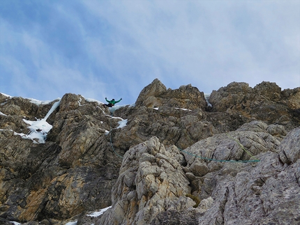 Dolomiti di Zoldo, Rocchetta Alta di Bosconero - La prima salita di Apus alla Rocchetta Alta di Bosconero nelle Dolomiti di Zoldo (Mirco Grasso, Alvaro Lafuente 16/02/2020)