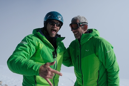 Sci alpinismo in Grecia alla Ricerca degli Antichi Dei - Scialpinismo Monte Olimpo e Cima Skolio: L'Ambrosia degli dei a volte da alla testa! Alberto Sciamplicotti e Alberto Osti Guerrazzi in vetta.