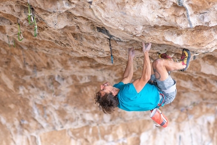 Jonathan Siegrist fires One Hundred Proof, new 9a+ at Mount Potosi