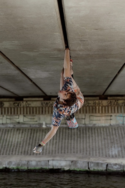 Robbie Phillips sends shallow water solo of Edinburgh bridge crack