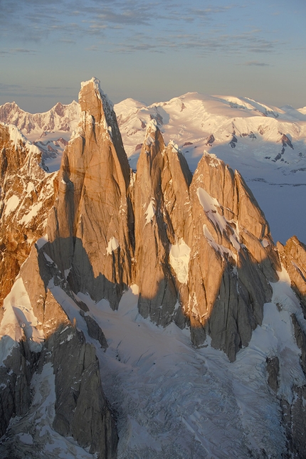 Aguja Poincenot Patagonia, Matteo Bernasconi, Matteo Della Bordella, Matteo Pasquetto - Vista spettacolare sul Cerro Torre durante la ripetizione della Via del 40° dei Ragni di Lecco su Aguja Poincenot in Patagonia