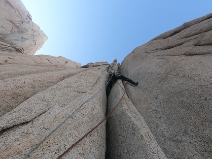 Aguja Poincenot Patagonia, Matteo Bernasconi, Matteo Della Bordella, Matteo Pasquetto - Repeating the 40° Ragni di Lecco route on Aguja Poincenot in Patagonia