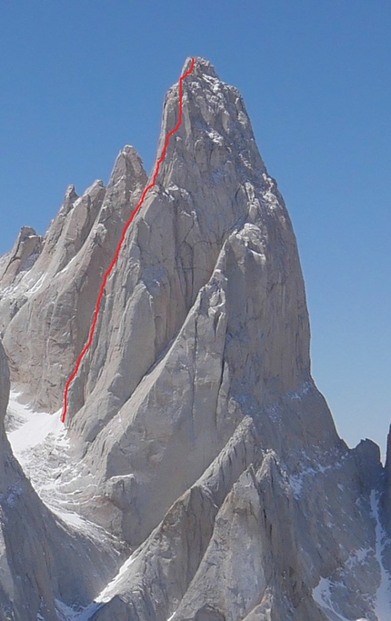 Aguja Poincenot Patagonia, Matteo Bernasconi, Matteo Della Bordella, Matteo Pasquetto - The line of the 40° Ragni di Lecco route on Aguja Poincenot in Patagonia first ascended by Mario Panzeri, Paolo Vitali, Marco Della Santa and Daniele Bosisio in 1986