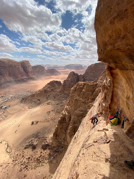 Wadi Rum Jordan - Wadi Rum, Jordan: making the first ascent of Voie du Coeur up Jebel Rum (Solène Amoros, Guillaume Colin, Romaric Geffroy, Thoma Meignan, Eline Le Menestrel, Eloi Peretti, with Arnaud Petit, Jonathan Crison 02/2020)