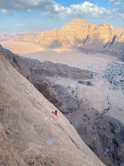 Wadi Rum Jordan - Wadi Rum, Jordan: making the first ascent of Voie du Coeur up Jebel Rum (Solène Amoros, Guillaume Colin, Romaric Geffroy, Thoma Meignan, Eline Le Menestrel, Eloi Peretti, with Arnaud Petit, Jonathan Crison 02/2020)