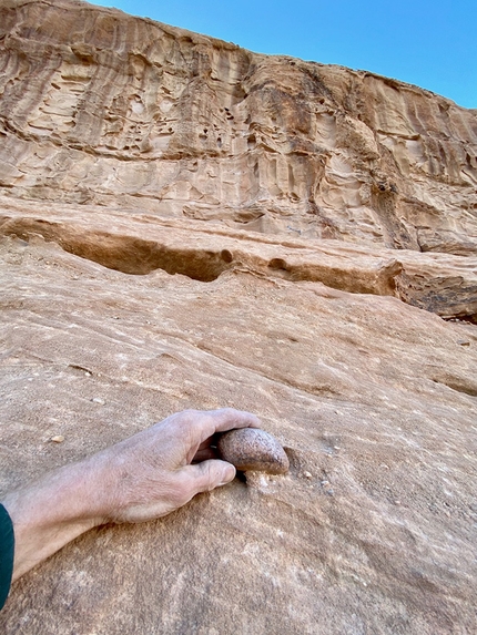 Wadi Rum Jordan - Wadi Rum, Jordan: small pebbles embedded in the rock while making the first ascent of Voie du Coeur up Jebel Rum (Solène Amoros, Guillaume Colin, Romaric Geffroy, Thoma Meignan, Eline Le Menestrel, Eloi Peretti, with Arnaud Petit, Jonathan Crison 02/2020)