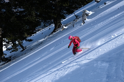 Sci alpinismo in Grecia alla Ricerca degli Antichi Dei - Sabrina Beber in Grecia cerca la piega perfetta fra la neve polverosa regalata dagli antichi dei, 