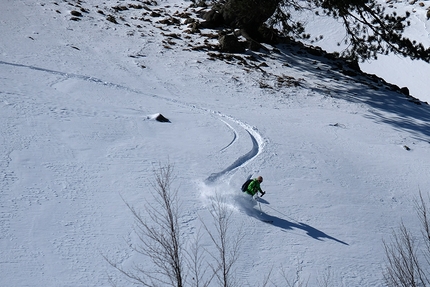 Sci alpinismo in Grecia alla Ricerca degli Antichi Dei - Albino Beber disegna esse sulla neve di Vasilitsa in Grecia