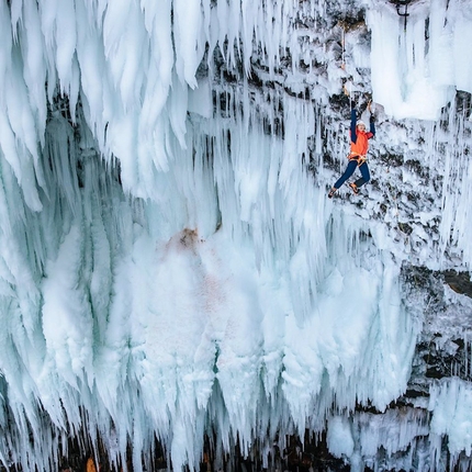 La cascata di ghiaccio più difficile del mondo? Mission to Mars a Helmcken Falls di Emmett e Premrl