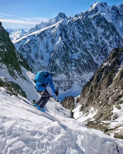 Col du Brouillard, Mont Blanc - Col Du Brouillard, SW Couloir: Alessandro Letey descending, February 2020