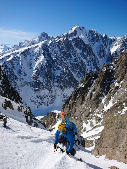 Col du Brouillard, Monte Bianco - Col du Brouillard Couloir sudovest, Voie du 1894: Alessandro Letey in salita, febbraio 2020