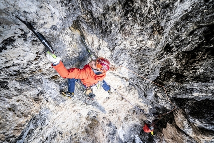 Gardena Pass, Dolomites - Albert Leichtfried climbing Full Contact up Murfrëitturm (Sella, Dolomites), first ascended with Benedikt Purner 