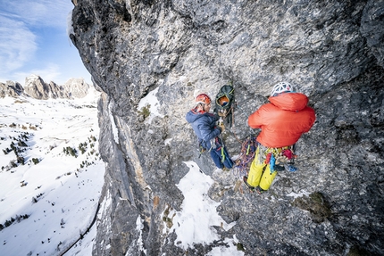 Passo Gardena, Dolomiti - Albert Leichtfried su Full Contact alla Torre Murfrëit (gruppo del Sella, Dolomiti), aperta con Benedikt Purner 