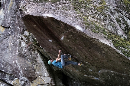 Stefan Scarperi flashes 8B and repeats Bügeleisen 8B+ in Maltatal