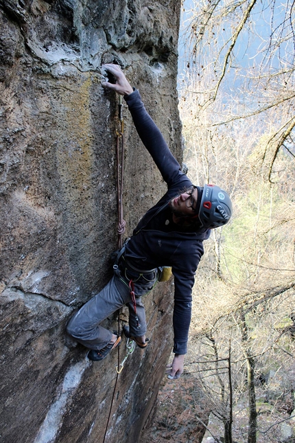 Matteo De Zaiacomo - Matteo De Zaiacomo su Ajou, 8b di arrampicata trad a Uschione