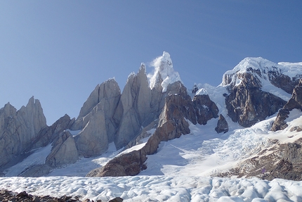 Cerro Torre e l'immenso crollo del fungo di ghiaccio
