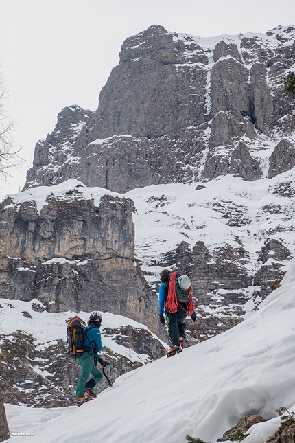 Monte Pelf Dolomiti Bellunesi - Diego Toigo e Santiago Padrós sotto la nord del Monte Pelf, Dolomiti Bellunesi