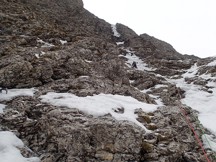 Monte Pelf Dolomiti Bellunesi - Diego Toigo sul primo tiro di La Flaca, Monte Pelf, Dolomiti Bellunesi
