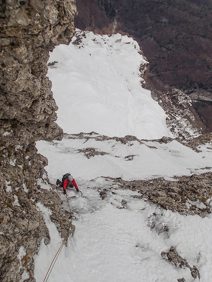 Monte Pelf Dolomiti Bellunesi - Diego Toigo sul'ultimo tiro di La Flaca, Monte Pelf, Dolomiti Bellunesi