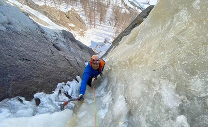 Valsavarenche cascate di ghiaccio - La bissia che strissssia, Valsavarenche (Ezio Marlier, Luigi Santini 2020)