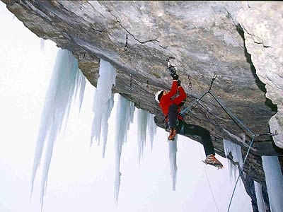 Ines Papert hard repeats and first female ascent of Mission Impossible M11