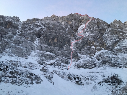 Triglav Slovenia, Matej Balažic, Marjan Kozole - Il tracciato di For Friends, Triglav parete nord, Slovenia (Matej Balažic, Marjan Kozole 15-16/02/2020)