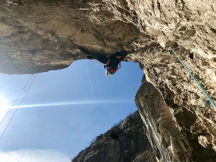 Monte Colodri Arco, Valle del Sarca - Francesco Salvaterra su Magic Trip, Monte Colodri parete sud, Valle del Sarca