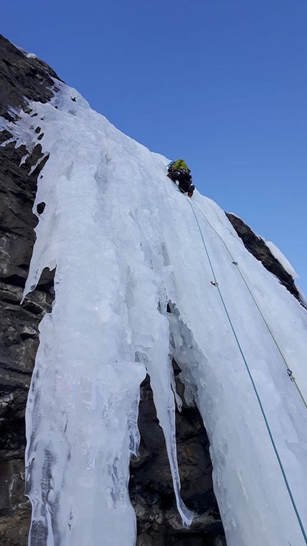 Valle del Braulio, Bormio cascate di ghiaccio  - Luca Salvadori sul secondo tiro della Cascata Braulio, Valle del Braulio, Bormio