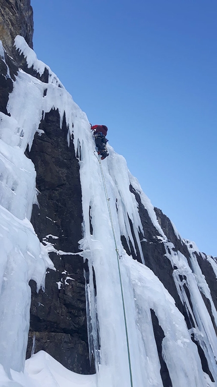 Valle del Braulio, Bormio cascate di ghiaccio  - Luca Salvadori sul primo tiro della Cascata Genepì, Valle del Braulio, Bormio