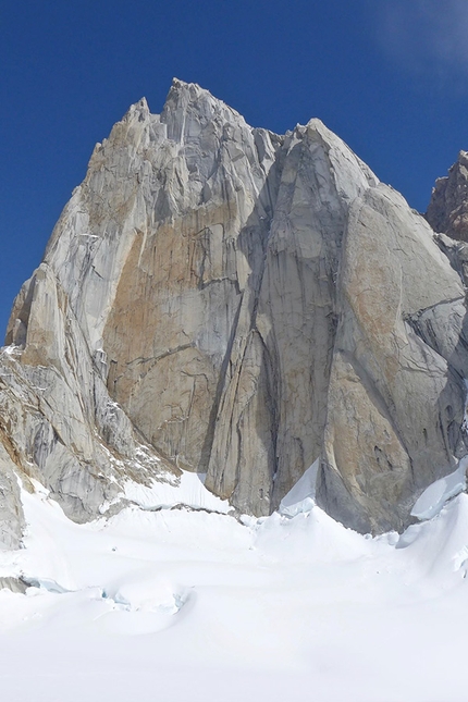 Aguja Saint-Exupéry, Patagonia - La parete sud di Aguja Saint-Exupéry in Patagonia