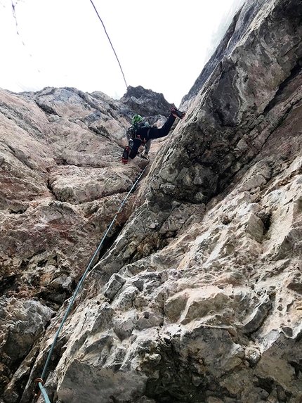 Val Brenta, Dolomiti di Brenta - Matteo Rivadossi in apertura sull'aleatoria Variante Apollo 11 in Val Brenta