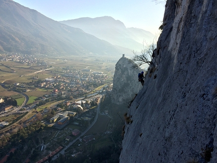 Monte Colodri Arco,  Alessandro Chiarani, Ivan Prandi - La vista sul castello di Arco da Vino e Cioccolato al Monte Colodri