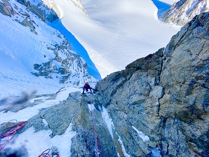 Grand Flambeau Monte Bianco, Ezio Marlier - Ezio Marlier e Luigi Santini aprono Lucichina al settore Cuori di Ghiaccio del Grand Flambeau (Monte Bianco), novembre 2019