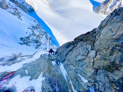 Grand Flambeau Monte Bianco, Ezio Marlier - Ezio Marlier e Luigi Santini aprono Lucichina al settore Cuori di Ghiaccio del Grand Flambeau (Monte Bianco), novembre 2019