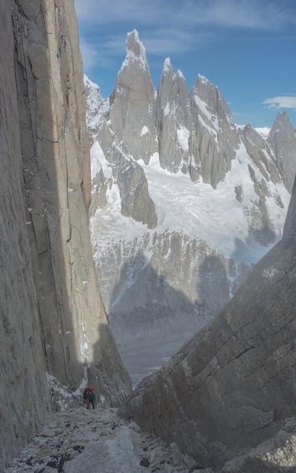 Nicolas Favresse, Sean Villanueva, Aguja Poincenot, Patagonia - Nico Favresse e Sean Villanueva durante la prima libera di Historia interminable sull' Aguja Poincenot in Patagonia