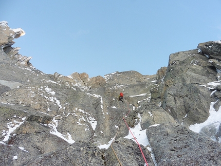 Aiguille du Plan, Mont Blanc, Mystery, Ondrej Húserka, Evka Milovská - Climbing pitch 10 of Mystery on Aiguille du Plan, Mont Blanc (Ondrej Húserka, Evka Milovská 21-22/02/2020)