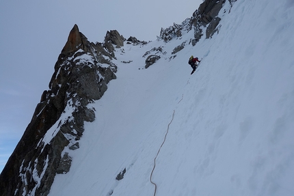 Aiguille du Plan, Mont Blanc, Mystery, Ondrej Húserka, Evka Milovská - Descent from Rognon du Plan after the first ascent of Mystery on Aiguille du Plan, Mont Blanc (Ondrej Húserka, Evka Milovská 21-22/02/2020)