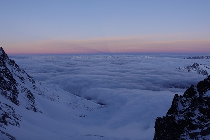 Aiguille du Plan, Mont Blanc, Mystery, Ondrej Húserka, Evka Milovská - Dawn breaks during the first ascent of Mystery Aiguille du Plan, Mont Blanc (Ondrej Húserka, Evka Milovská 21-22/02/2020)