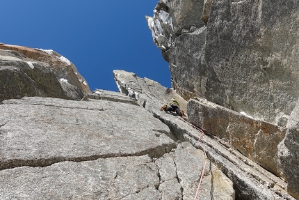 Aiguille du Plan, Mont Blanc, Mystery, Ondrej Húserka, Evka Milovská - Climbing the crux pitch (14) of Mystery on Aiguille du Plan, Mont Blanc (Ondrej Húserka, Evka Milovská 21-22/02/2020)