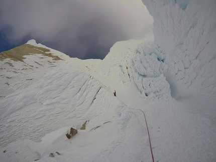 Cerro Torre, Patagonia - Sulla headwall finale del Cerro Torre in Patagonia, durante la ripetizione della Via dei Ragni (Edoardo Saccaro, Pietro Picco, febbraio 2020)