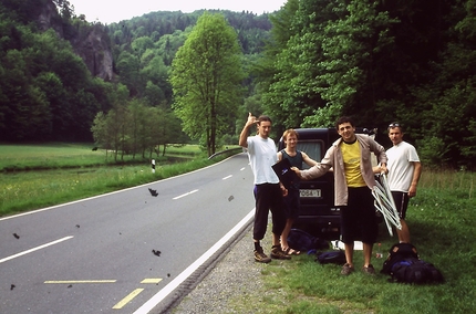 Iker Pou - Iker Pou con gli amici in Frankenjura, Germania nel 2000. Da sinistra a destra: Ion Uribetxebarria, Iker, Andoni Pérez and Jorge Visser