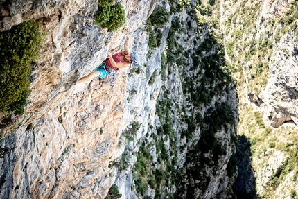 Anna Stöhr - Anna Stöhr climbing Ali Baba at Aiglun in France