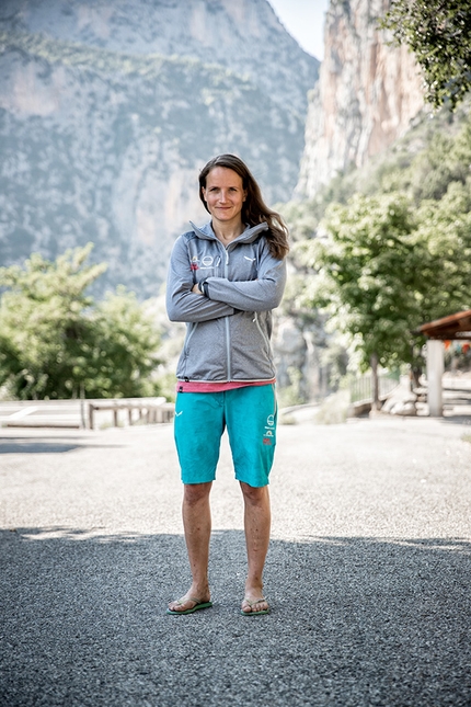 Anna Stöhr - Anna Stöhr climbing Ali Baba at Aiglun in France