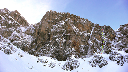 Cima Scarason, Alpi Liguri - Il tracciato di Mystic train sulla parete nordest della Cima Scarason nelle Alpi Liguri (Alice Arata, Gabriele Canu, Pietro Godani 5-6 gennaio 2020, ED M6+ e 1p.A0, 240m)