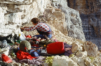 Michal Coubal, Miroslav Coubal - Michal Coubal: Bivacco sulla via Svička (La Candela) – Tofana di Rozes, Dolomiti, 1994