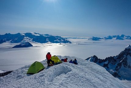 Cerro Torre Patagonia, Raphaela Haug - Cerro Torre Patagonia: bivacco in cima all'Elmo