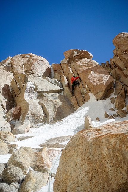 Fitz Roy Patagonia, Raphaela Haug - Fitz Roy Patagonia: Laura Tiefenthaler climbing mixed terrain in the upper section of the route