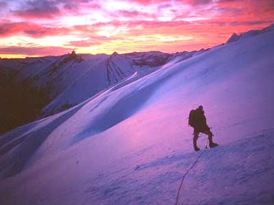 Patagonia Luca Maspes - LUCI - Alba nei pressi della base della parete NE del San Lorenzo. Difficile dimenticare i momenti in cui il mondo si sveglia in assoluto silenzio offrendoci i suoi mille colori… 