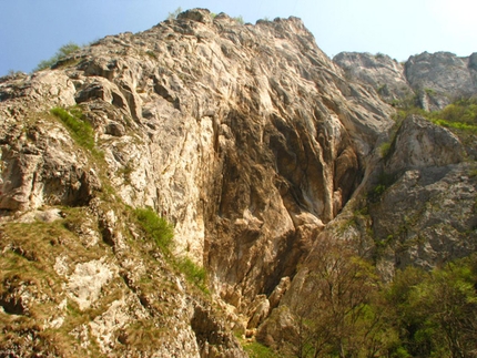 Rock climbing in Romania - Rock climbing in Romania: The main wall of Cheile Rasnoavei