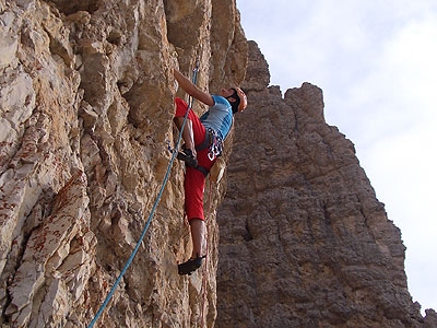 Tofana di Rozes, Dolomiti, Massimo Da Pozzo - Massimo Da Pozzo su Sognando l'aurora (7b+, 7a obbl.), Tofana di Rozes, Dolomiti